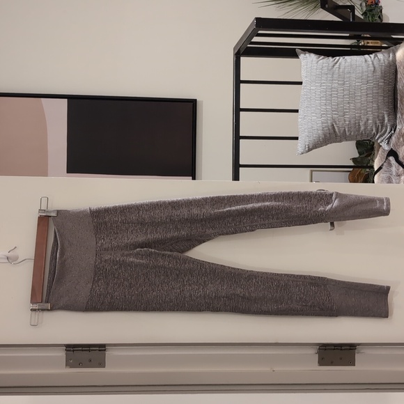 Alo Workout Leggings - Picture 1 of 2